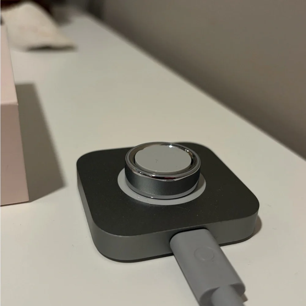 Oura ring 4 size 8 Wth charger (chrgr is $100 alone giving away for free)